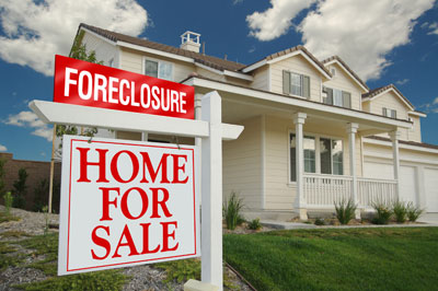 house-with-foreclosure-sign